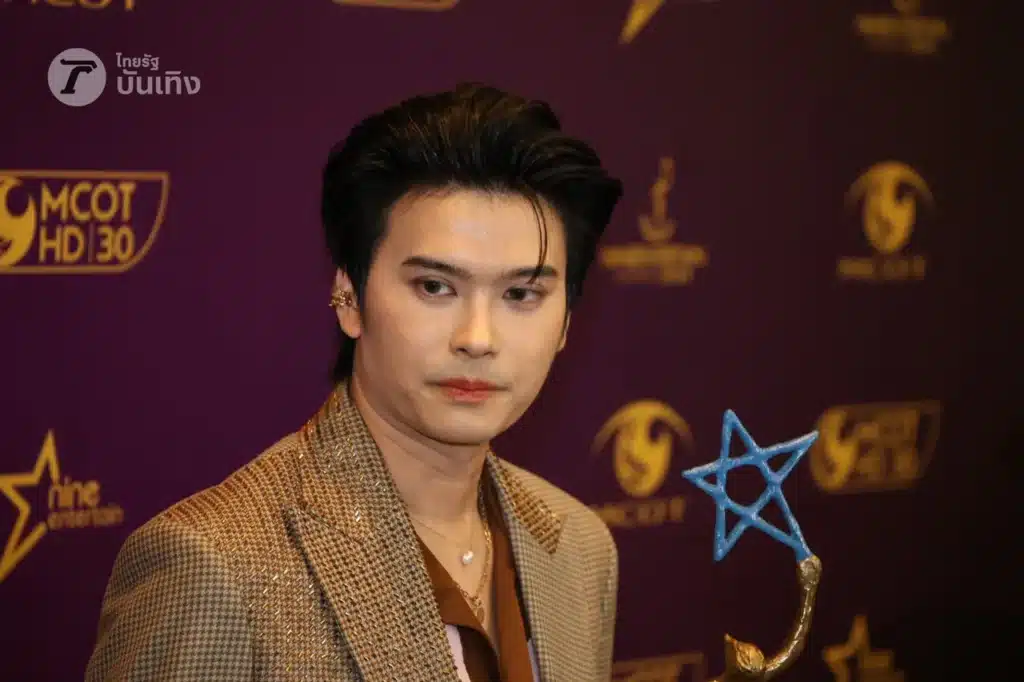 เปิดรางวัลนักแสดงชาย-หญิง แห่งปี จากเวที