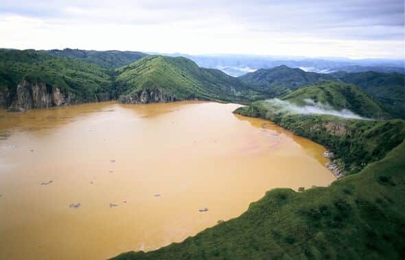ระวังความงามลวงตา 5 ทะเลสาบแสนสวยที่ไม่มีใครกล้าลงไปว่ายน้ำ