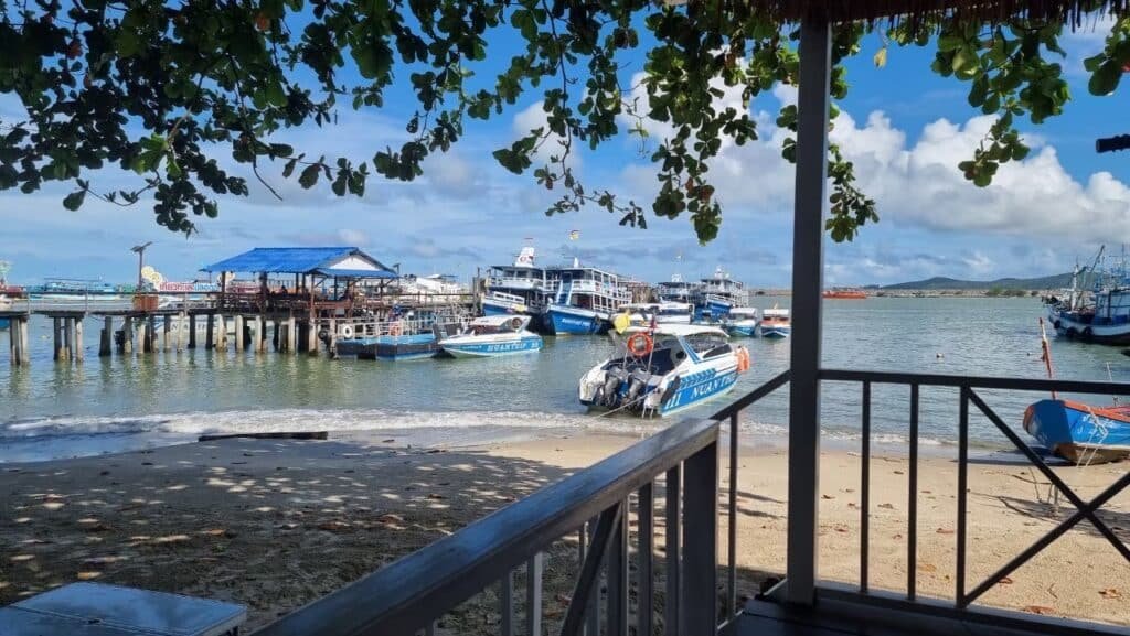 ทริปเที่ยวเกาะเสม็ด เลือกที่พักติดทะเล ฟีลเกาะส่วนตัว แล้วออกเดินทาง!